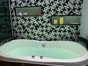 Maravilhoso apartamento 2 quartos com ofurô Porto da Barra Salvador Summer Barra Flat